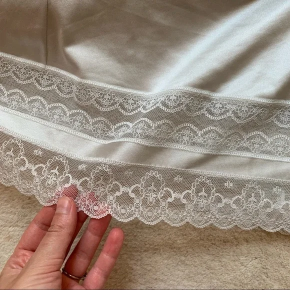 Vintage Lingerie Slip Eggshell Creme Skirt Lace Trim Granny Core Nylon 60s